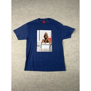 😍V/sual Shirt Blue Size Large- Model On Bench 🤩🍒🍑